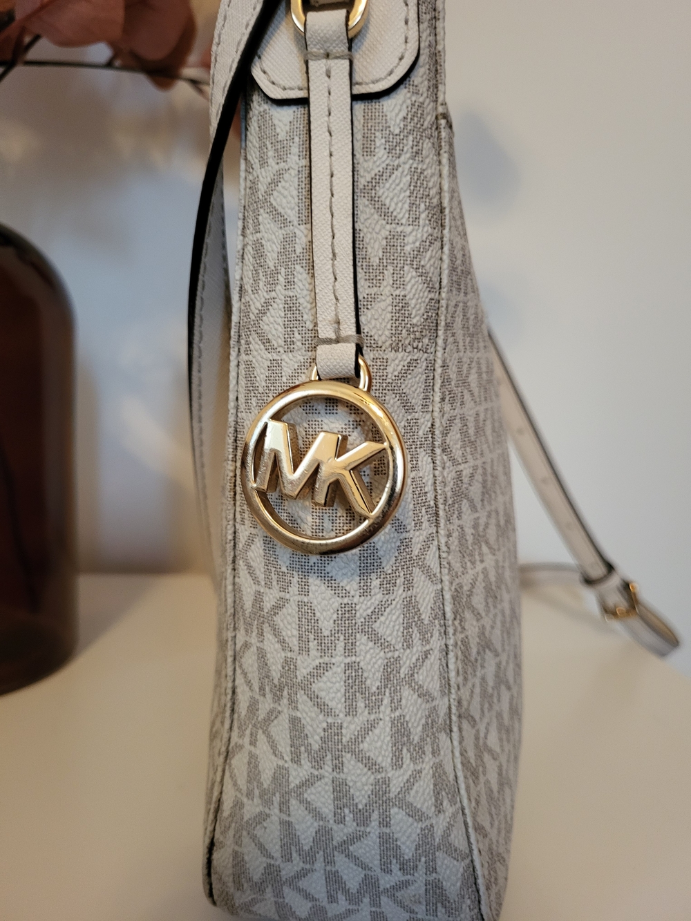 Michael Kors Large Signature Print Crossbody Bag - Picture 4 of 7
